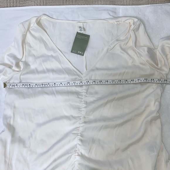 Women’s H&M long sleeved gathered front silky white top size XXL NWT‎ - Picture 5 of 10